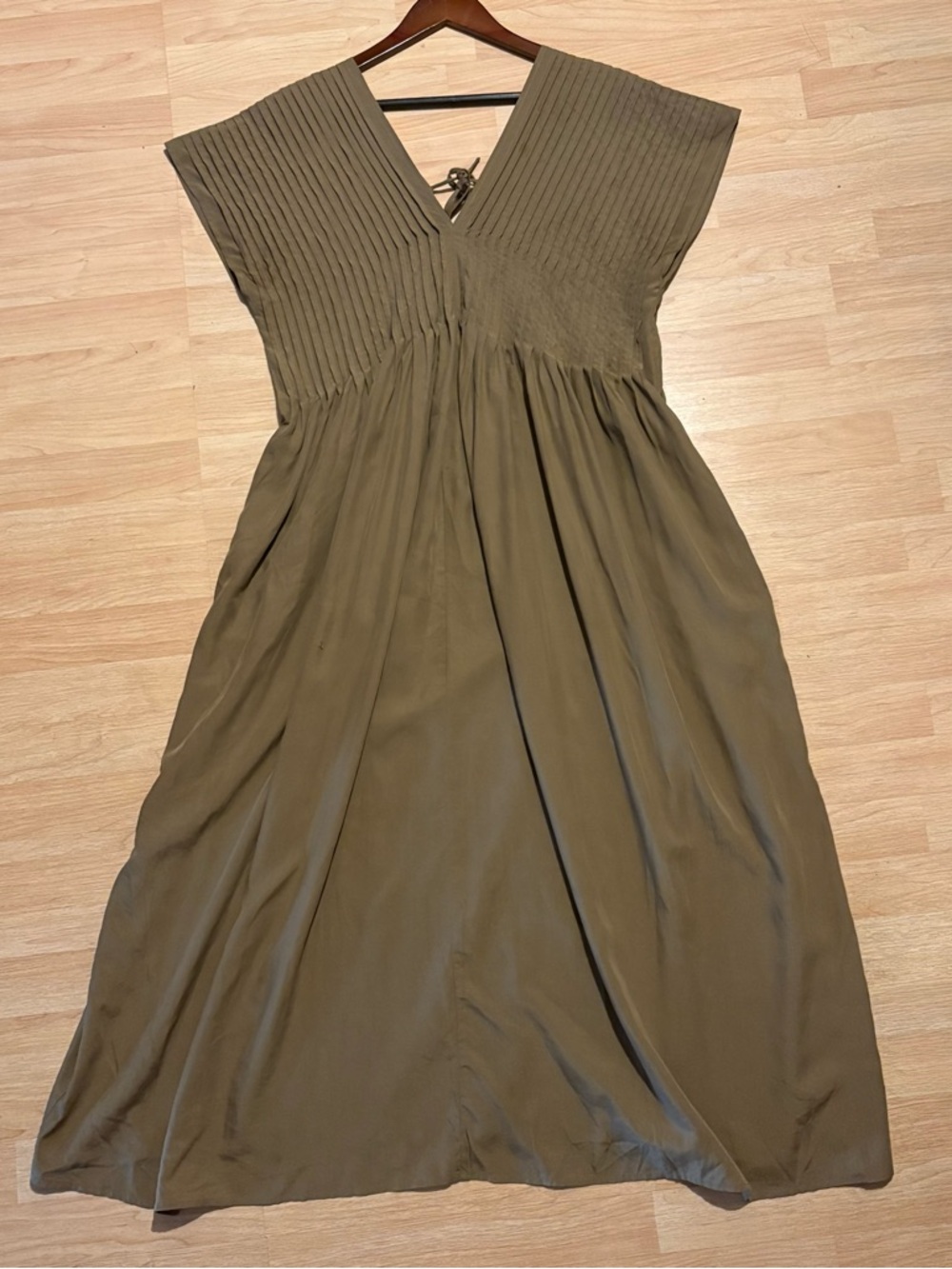 Amente Los Angeles Pin Tucked Midi Dress - Picture 9 of 12